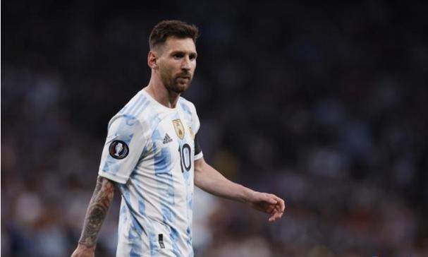 新特摄名为UNIVERSE HEROS，为金属英雄与超级战队的融合版本